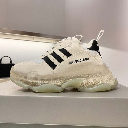 Collaboration Couple's Style Shoe